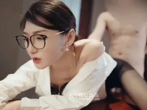 Vào phòng riêng được sếp nữ nứng lồn liếm thằng nhỏ cho