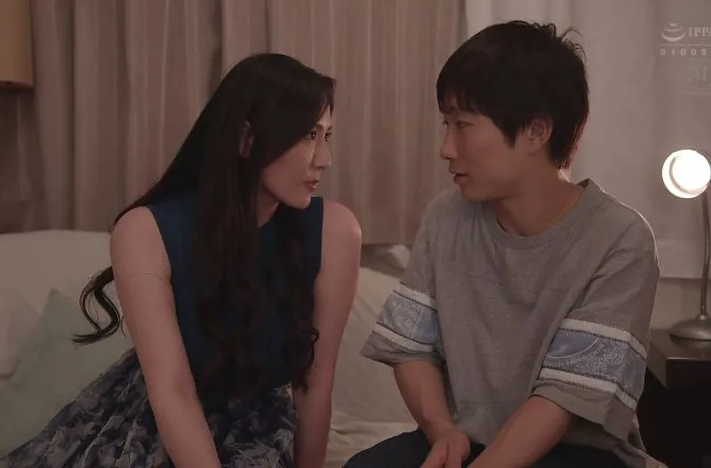 Anh xã lạnh nhạt, vợ yêu uống rượu rồi vụng trộm với cậu sinh viên trẻ